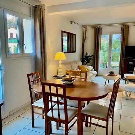 Apartment F2 Ensoleille Avec Terrasse Et Parking, Proche Des Thermes Et Centre-ville - Fr-1-703-178
