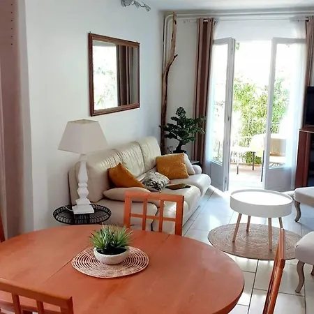 F2 Ensoleille Avec Terrasse Et Parking, Proche Des Thermes Et Centre-ville - Fr-1-703-178 Apartment