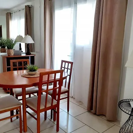 Apartment F2 Ensoleille Avec Terrasse Et Parking, Proche Des Thermes Et Centre-ville - Fr-1-703-178