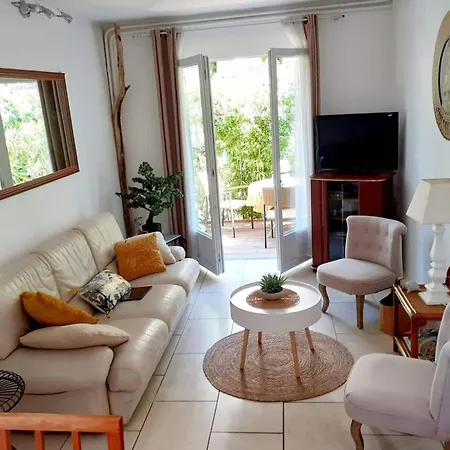 F2 Ensoleille Avec Terrasse Et Parking, Proche Des Thermes Et Centre-ville - Fr-1-703-178 Apartment